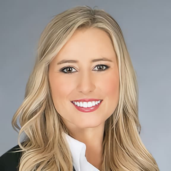 Portrait of Lara Langford